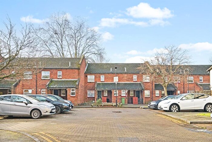 1 Bedroom Flat For Sale In Rectory Square, London, E1