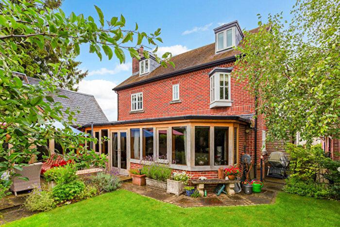 3 Bedroom Detached House For Sale In High Street, Stockbridge, SO20