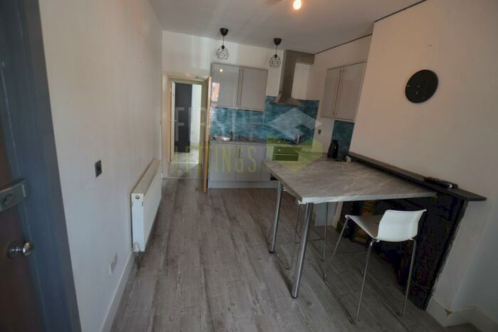 2 Bedroom Flat To Rent In Harrow Road, Leicester, LE3