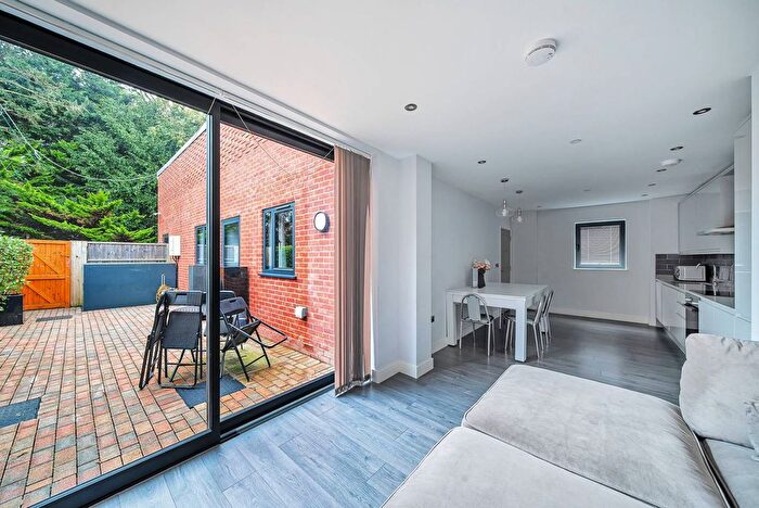 2 Bedroom Maisonette To Rent In Elm Park, Stanmore, HA7