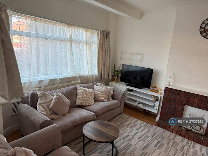 2 Bedroom Flat To Rent In Beechwood Gardens, London, NW10