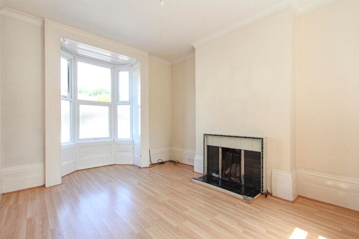 2 Bedroom Flat To Rent In Canterbury Road, Whitstable, Kent, CT5