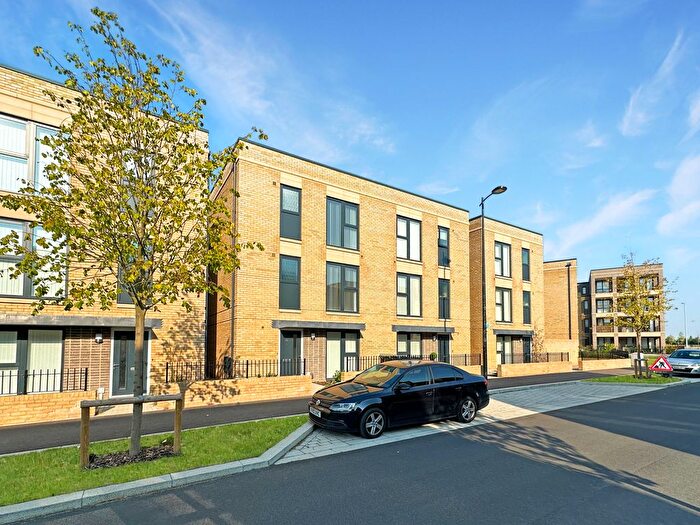 5 Bedroom Semi-Detached House To Rent In Osprey Drive, Trumpington, Cambridge, CB2