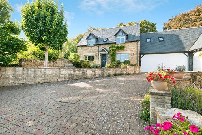 4 Bedroom Link Detached House For Sale In Brook Farm, Hinton-In-The-Hedges, Brackley, NN13
