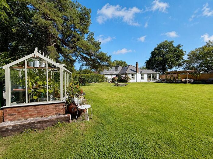 4 Bedroom Detached House For Sale In Sutton Green, GU4