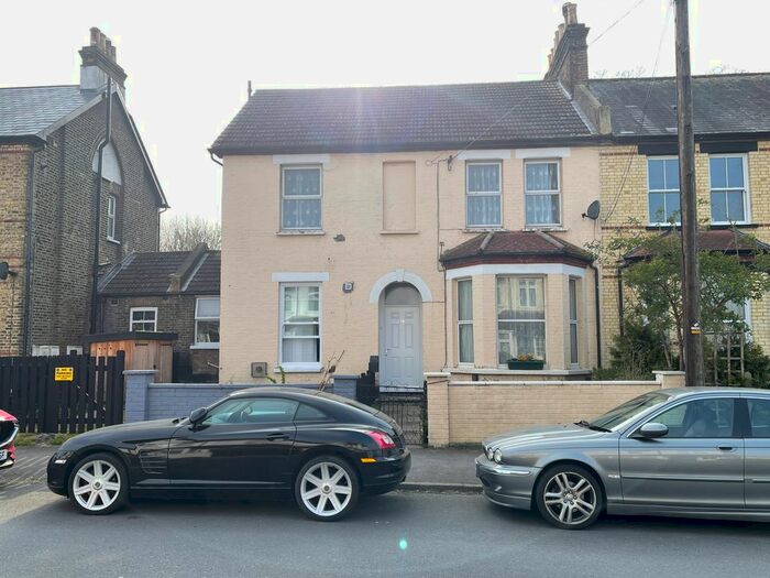 2 Bedroom Flat To Rent In Selby Road, Penge, SE20