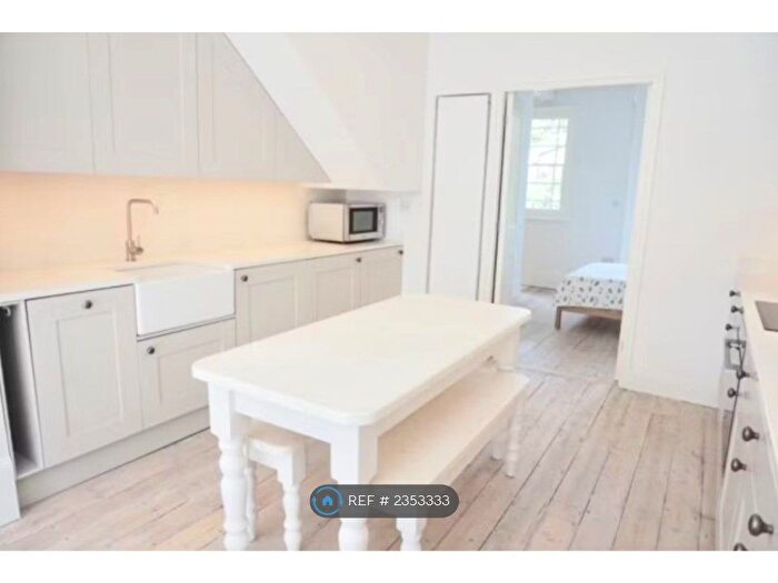 1 Bedroom Flat To Rent In Waterloo Terrace, London, N1