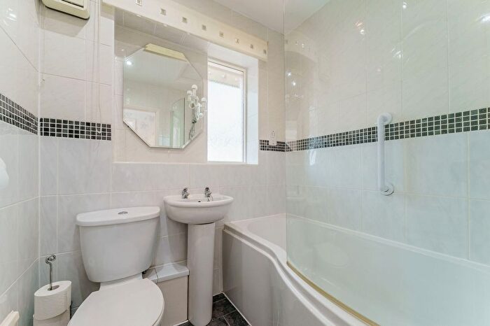 2 Bedroom Bungalow For Sale In Greenacres Close, Brayton, Selby, YO8