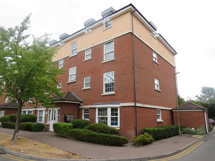 2 Bedroom Apartment To Rent In Merrifield Court, Welwyn Garden City, AL7