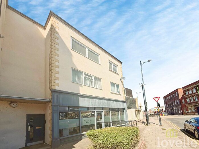 2 Bedroom Flat For Sale In North Street, Gainsborough, DN21