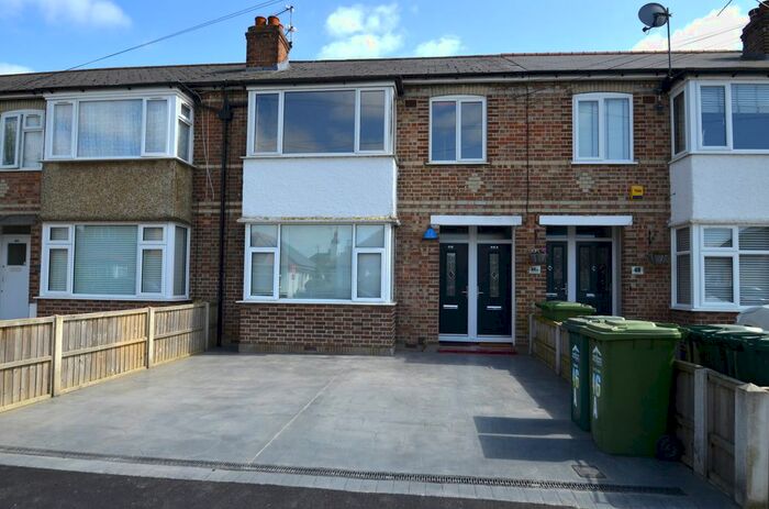 2 Bedroom Maisonette To Rent In Kenilworth Road, Ashford, TW15