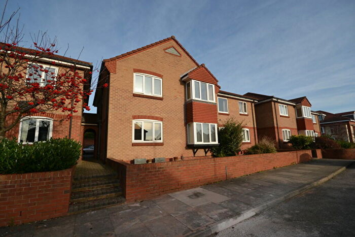 2 Bedroom Flat To Rent In Holyrood Court, Bramcote, NG9