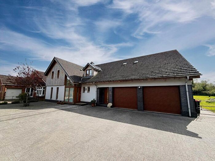 5 Bedroom Detached House For Sale In Harvey Drive, Emberton, MK46