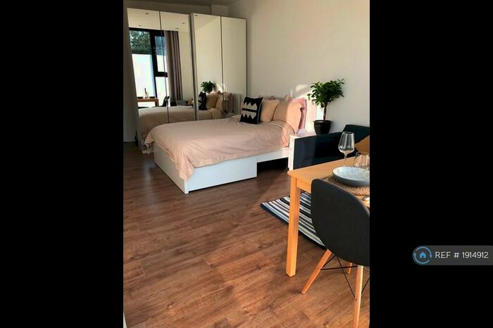 Studio To Rent In Tea Building, London, SE4