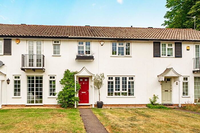 3 Bedroom Terraced House For Sale In Hollins Walk, Reading, RG30