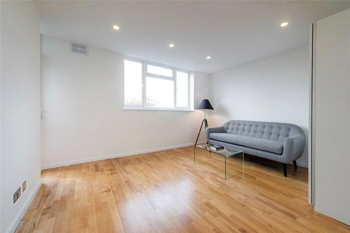 1 Bedroom Flat To Rent In Avon Court, Keswick Road, SW15