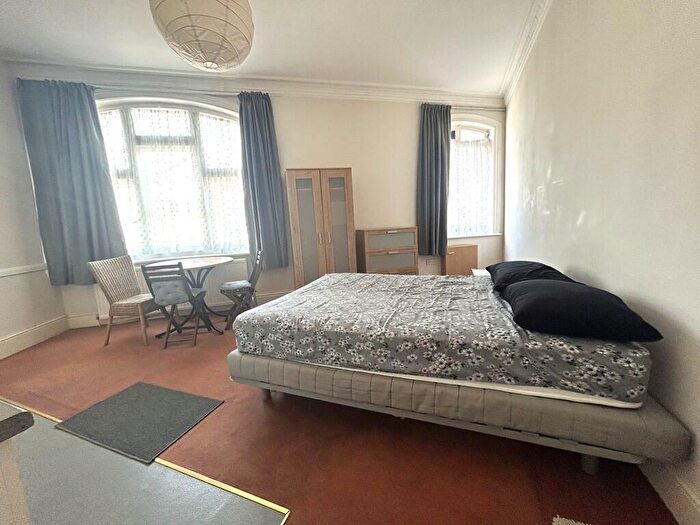 Studio To Rent In White Hart Lane, London, N17