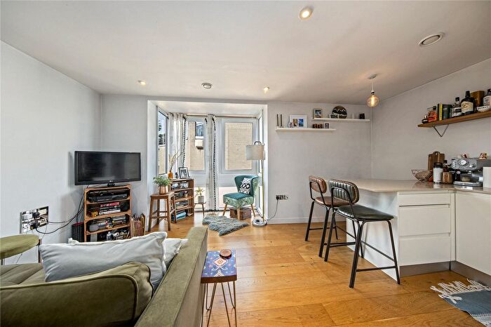 1 Bedroom Flat For Sale In Old Lodge Place, St Margarets, TW1