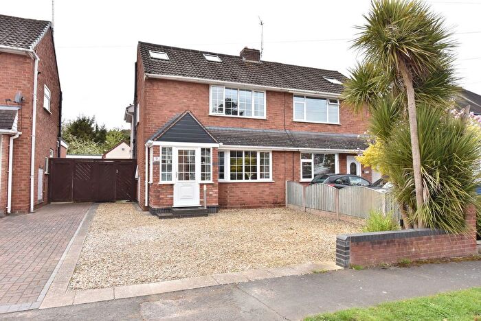 3 Bedroom Semi Detached House For Sale In Kingswinford, Court Crescent, DY6