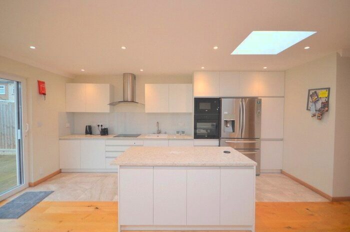 5 Bedroom Chalet To Rent In Frederick Road, Rainham, Essex RM13