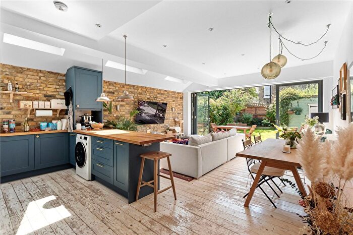 2 Bedroom Flat To Rent In Morrish Road, London, SW2