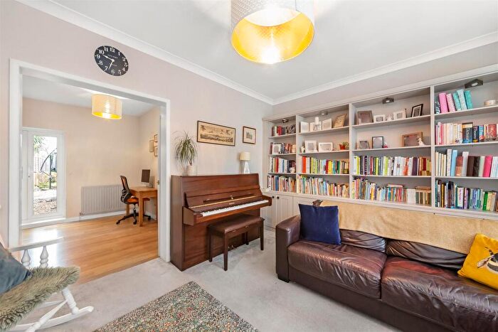 3 Bedroom End Of Terrace House For Sale In Homesdale Road, Bromley, BR2