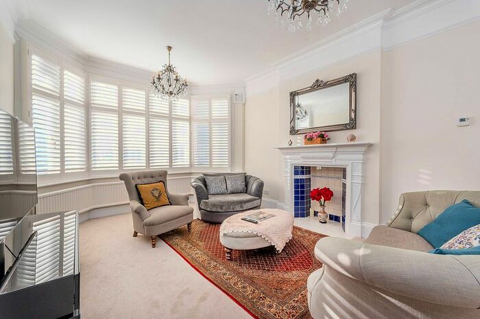 3 Bedroom Flat To Rent In Byron Road, Ealing, London, W5