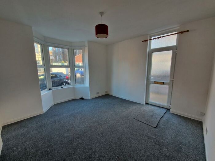 2 Bedroom Apartment To Rent In Avenue Road, Ramsgate, CT11