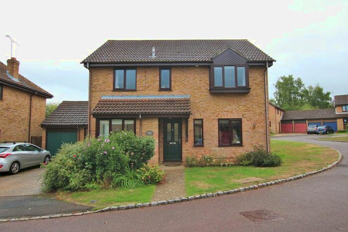 4 Bedroom Detached House To Rent In Hertford Close, Wokingham, RG41