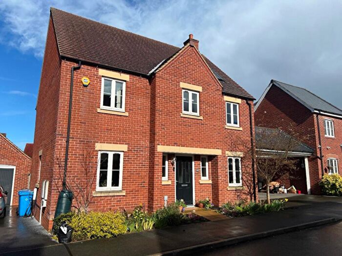 4 Bedroom Detached House For Sale In Arden Road, Desborough, NN14