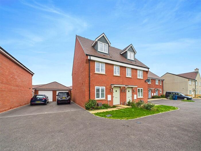 3 Bedroom Semi Detached House For Sale In Farmhouse Road, Brockworth, Gloucester, Gloucestershire, GL3