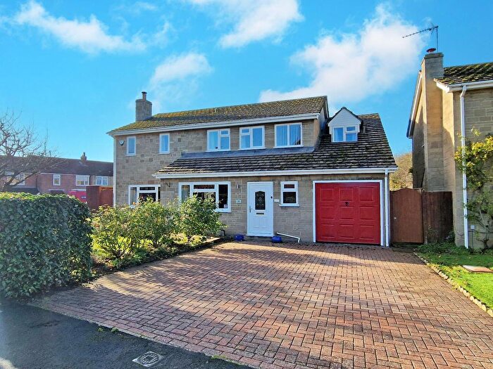 4 Bedroom Detached House For Sale In Fortescue Drive, Chesterton, Bicester, OX26