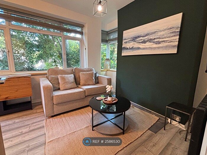 2 Bedroom Flat To Rent In Grosvenor Court, Bournemouth, BH1