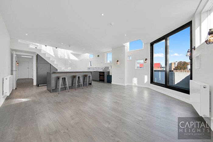 2 Bedroom Apartment To Rent In Varden Street, London, E1