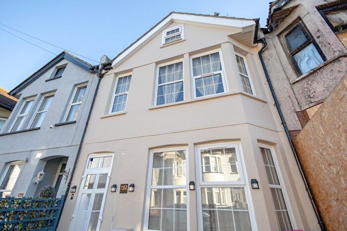 3 Bedroom Terraced House For Sale In Brightwell Avenue, Westcliff-On-Sea, SS0