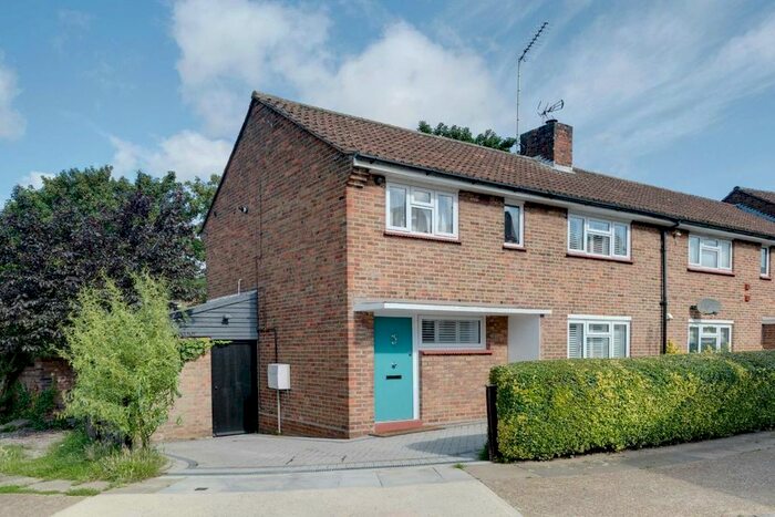 3 Bedroom Property To Rent In Moat Crescent, London, N3