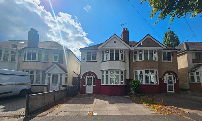 3 Bedroom House To Rent In Dewsbury Grove, Birmingham, B42