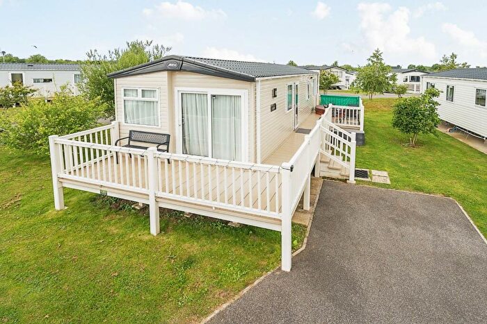 2 Bedroom Park Home For Sale In Sleaford Road, Tattershall, Lincoln, LN4