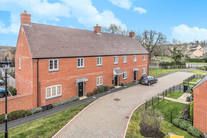 2 Bedroom Apartment To Rent In Kings Sutton, Banbury, OX17