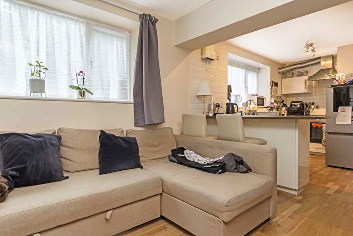1 Bedroom Flat To Rent In East Acton Lane, London, W3