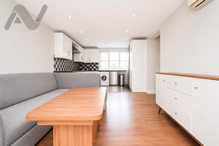 2 Bedroom Flat To Rent In Park Road, New Barnet, London, EN4