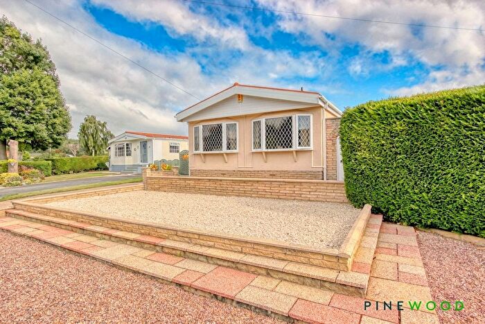 1 Bedroom Detached Bungalow For Sale In Millfield Park, Old Tupton, S42