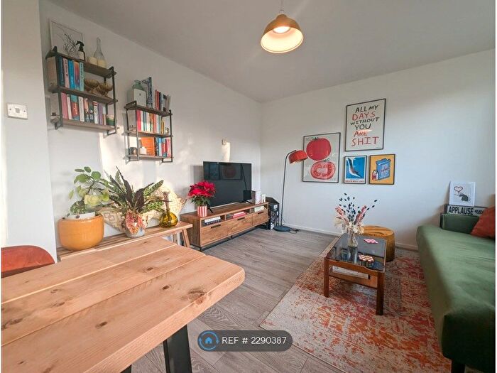 1 Bedroom Flat To Rent In Ewen Crescent, London, SW2