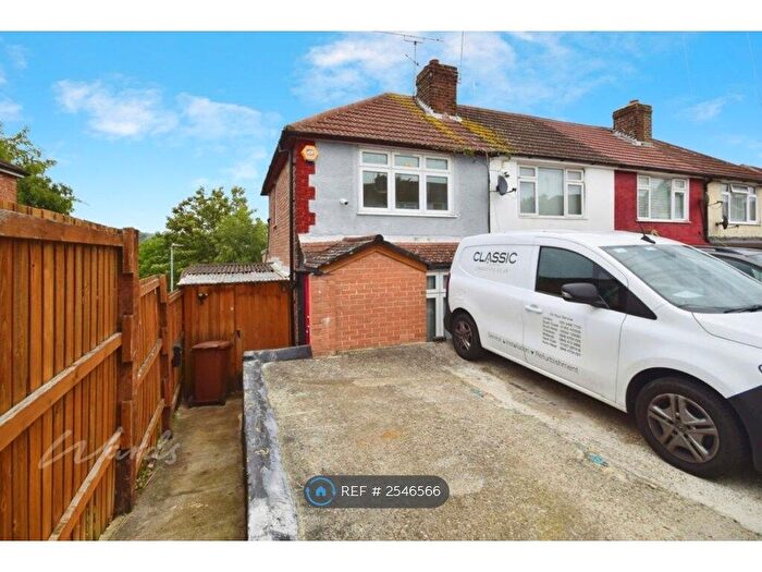 2 Bedroom Terraced House To Rent In Hawthorn Road, Rochester, ME2