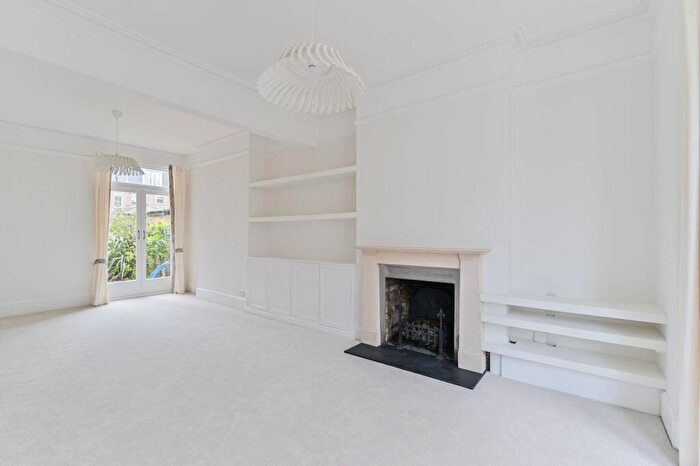 4 Bedroom Flat To Rent In Ramsden Road, Balham, London, SW12