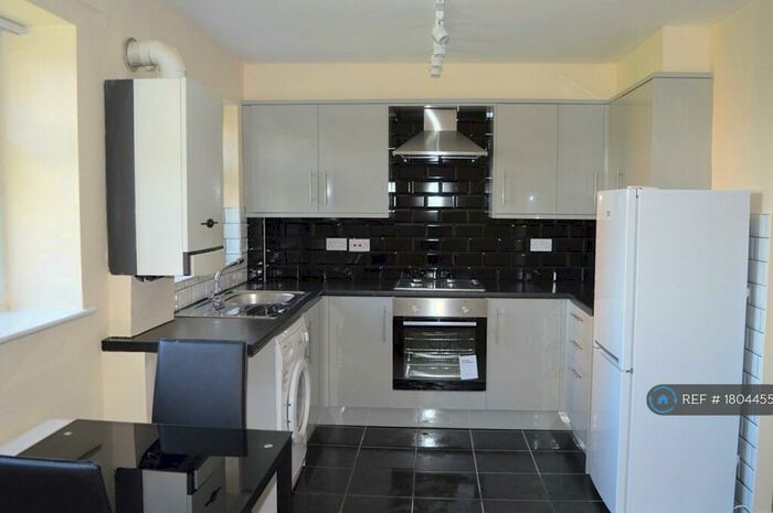 2 Bedroom Flat To Rent In Warwick Court, Coventry, CV3