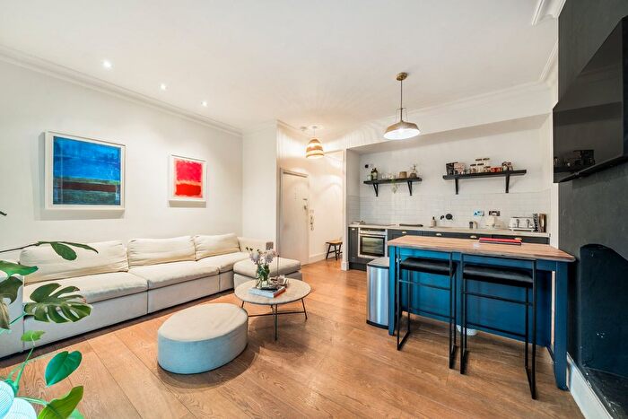 1 Bedroom Flat For Sale In Chiswick High Road, Chiswick, London, W4