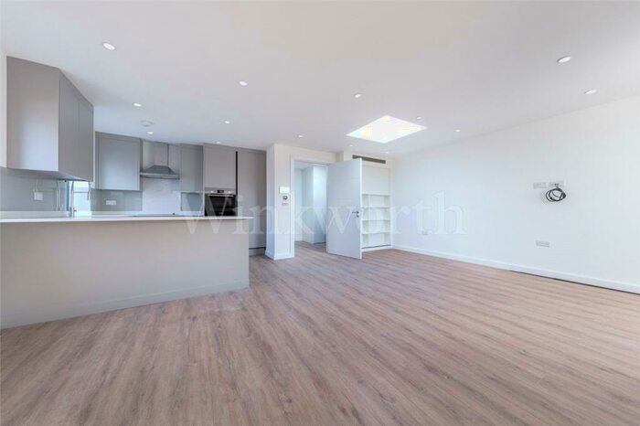 2 Bedroom Apartment To Rent In Hoop Lane, London, NW11
