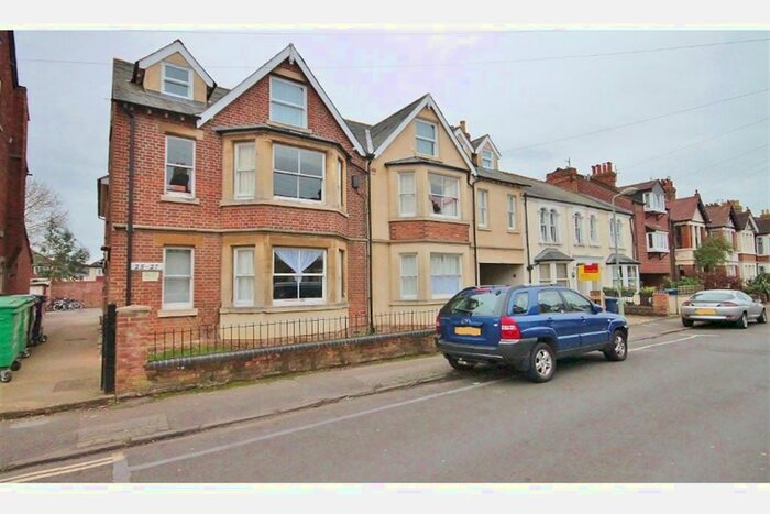 2 Bedroom Flat To Rent In Fairacres Road, Oxford, OX4