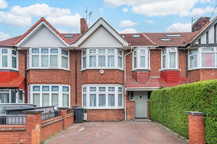 4 Bedroom Property To Rent In Park View, Acton, London, W3